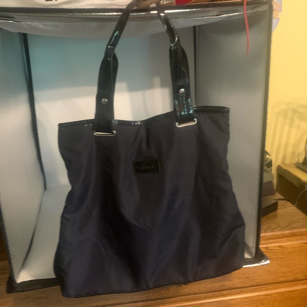 Large tote bag.